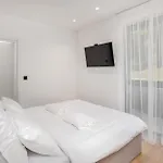 2 Bedroom Lovely Home In Stari Laz
