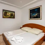 Gorgeous Apartment In Selce With Kitchen