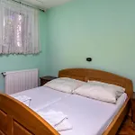 Gorgeous Apartment In Selce With Kitchen