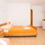Apartments With Pool Ivana Krk