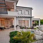 Luxury Villa Lipa Kate