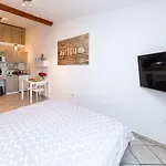 Charmantes Studio Mit Meerblick, Bikes, Babybett, Grill