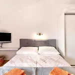 Apartments In Crikvenica 44145