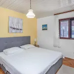 Cozy Apartment In Barbat-Rab With House Sea View