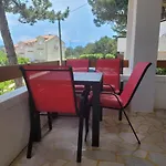 Apartmani Mw, Crveni Apartman