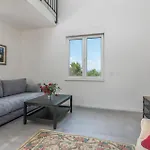 Beautiful Home In Vrh With 3 Bedrooms, Wifi And Outdoor Swimming Pool