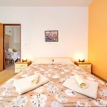 Lovely Apartment In Barbat Na Rabu With Kitchen