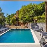 Villa With 6 Bedrooms And Heated Pool