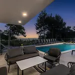Villa With 6 Bedrooms And Heated Pool