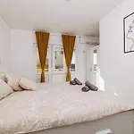 Apartman Aqua Near The Sea