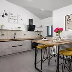 Villa Mantis For 6 People With Sea View And Private Pool