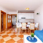 Appartement Mit Balkon Und Meerblick
