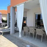 Villa Summer Escape In Barbat Mit Garten Und Aussicht
