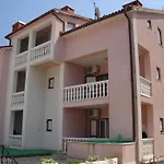 Appartement Mit Terrasse