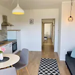 Geschmackvolle Ferienwohnung Mit Grill Und Balkon