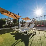 Wohnung Mit Grossem Pool Und Meerblick