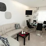Erdgeschosswohnung Mit Terrasse Und Balkon