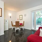Apartment Im Erdgeschoss Mit Ueberdachter Terrasse