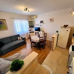 Appartement In Novi Vinodolski Mit Grosser Terrasse