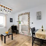 Ferienwohnung Fuer 3 Personen Ca 30 Qm In Njivice, Kvarner Bucht Krk