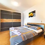 Apartment Kampor 4