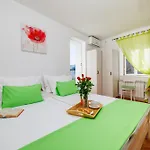 House Bozica With Sauna And Pool
