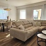 Villa Navis