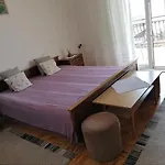 Leo Apt Nv - Apartment For 6-7 Persons With Balcony