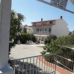Gesamte Wohnung In Palit Bis 8 P,Mit Pool,2 Balkonen,Garten,Grill