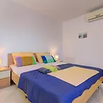 Jelka Nv 2 - Apartment For 4 Persons With Terrace And Private Parking