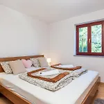 1 Bedroom Cozy Apartment In Lokve