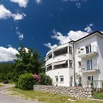 Apartman Sara S Predivnim Pogledom Na More