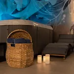 Annabel'S Luxury Apartment With Private Pool, Jacuzzi And Sauna