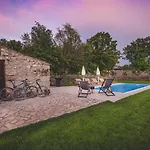Village Villa „ M „