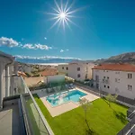 Poolside Apartments Anabella