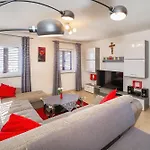 Apartment Harmonie With Jacuzzi And Terrace