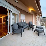 Apartments For Families With Children Lopar, Rab - 20692
