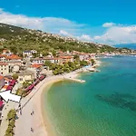 Apartment Rosanna By The Beach