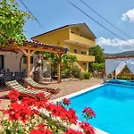 Holiday Home In Drivenik 39098