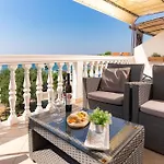 Apartman Petra S Pogledom Na More