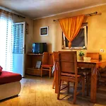 Apartments In Banjol/Insel Rab 16070