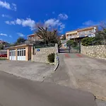 Apartment In Novi Vinodolski 53746