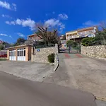 Apartment In Novi Vinodolski 53747