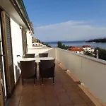 Two-Bedroom Apartment Lopar Near Sea 2