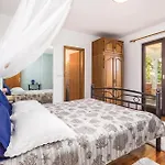Amazing Apartment In Supetarska Draga With Wifi