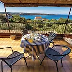 Gorgeous Apartment In Supetarska Draga With Wifi