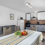 3 Bedroom Beautiful Home In Grizane