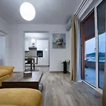 Villa Gulli - Apartment Gold With Private Beach