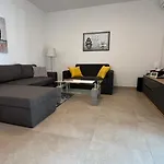 Sidus Maris, Spacious Seaside Apartment With Free Parking