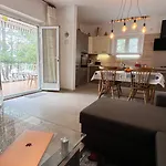 Sidus Maris, Spacious Seaside Apartment With Free Parking